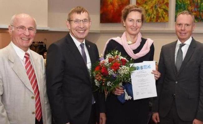 Preisverleihung Langener Wissenschaftspreis an Prof. Daniela Krause 2019 (Quelle: B. Morgenroth / Paul-Ehrlich-Institut)